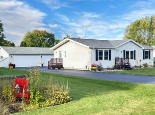 W4350 Tomahawk Ln, Cecil, WI 54111