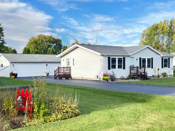 W4350 Tomahawk Ln, Cecil, WI 54111