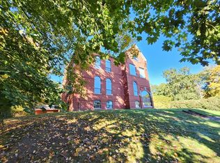 149 Andover St APT 4, Andover, MA 01810