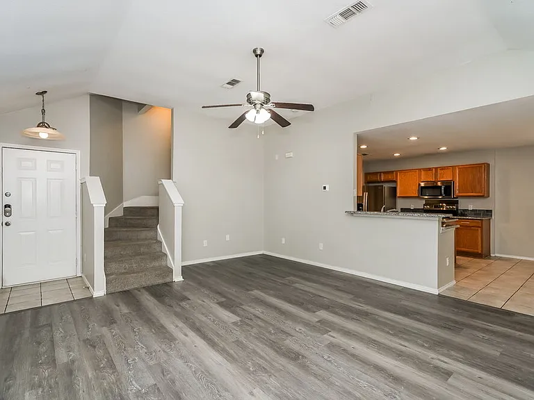 809 Pace Dr — Photo 4