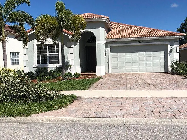 2264 SW Newport Isles Blvd — Photo 1