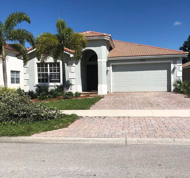 2264 SW Newport Isles Blvd