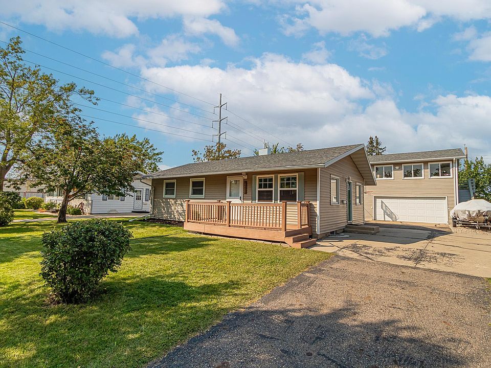 1st image of 408 3rd Ave E