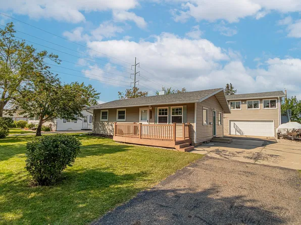 408 3rd Ave E, West Fargo, ND 58078