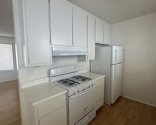 5th image of 11525 Rochester Ave APT 201