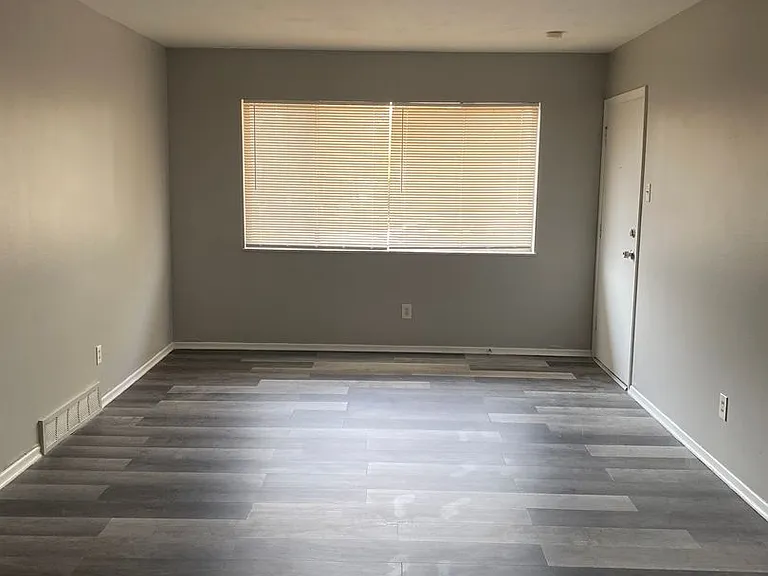 Northbrook Apartments — Photo 25