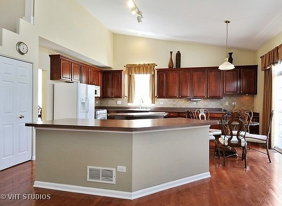 4th image of 1357 Rosemary Ln