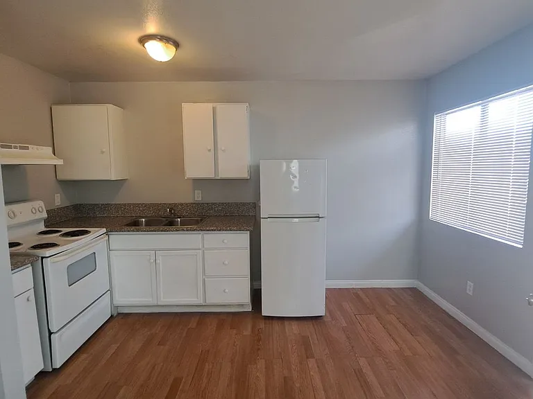 237 W Chicago Ave — Photo 1