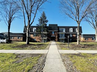1900 King James Pkwy APT 201, Westlake, OH 44145