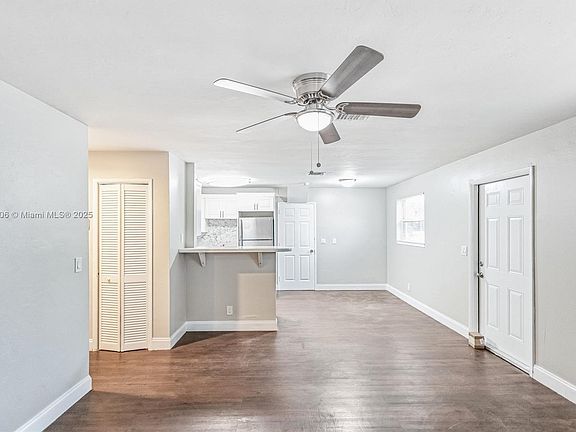 4th image of 226 E Gateway Blvd