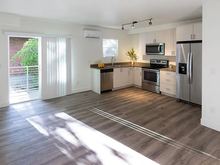 2910 W 32nd Ave — Photo 3