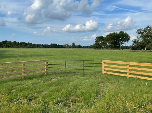 606 Raccoon Bend Rd, Bellville, TX 77418