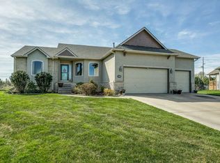266 S Maple Dunes Ct, Wichita, KS 67235