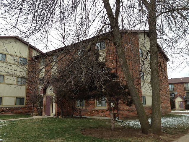 2nd image of 417 Berkshire Dr APT 25