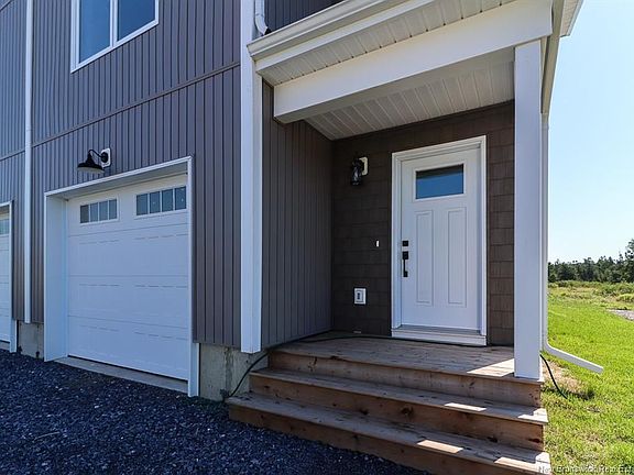 3rd image of 43 Downsview Dr