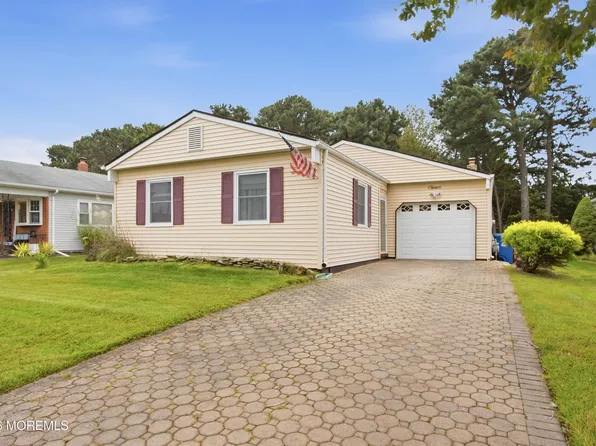 11 Woodstock Drive, Toms River, NJ 08757