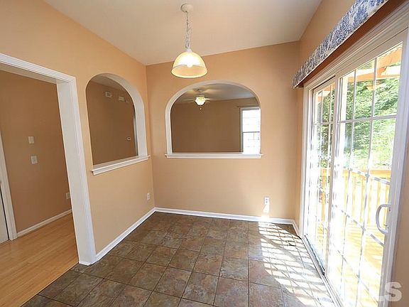 5th image of 2301 Summit Dr