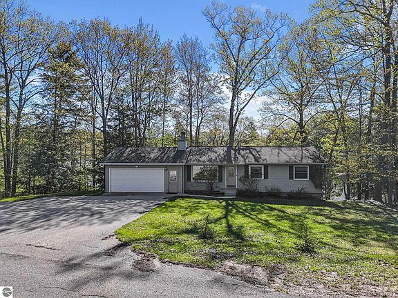 5th image of 4064 N Spider Lake Rd