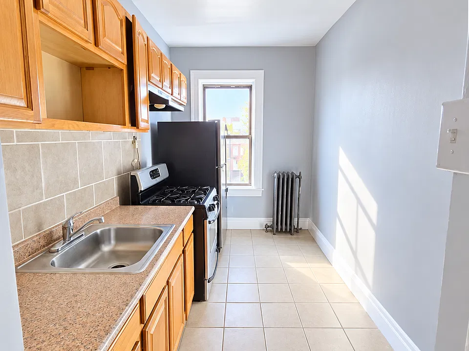 811-810 Broadway #411