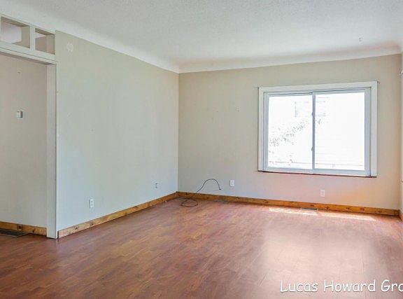 4th image of 2034 Stafford Ave SW