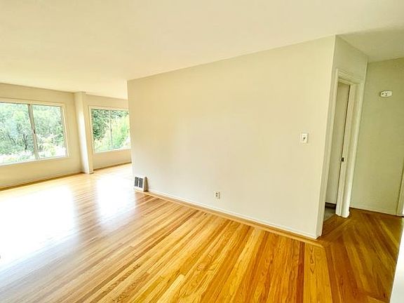 5th image of 425 Panorama Dr