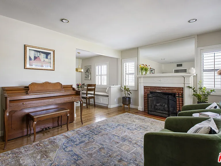 1132 N Reese Pl — Photo 9
