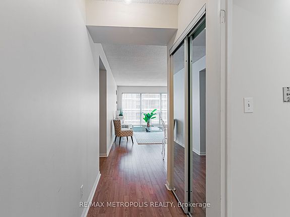 2nd image of 7 Carlton St #601