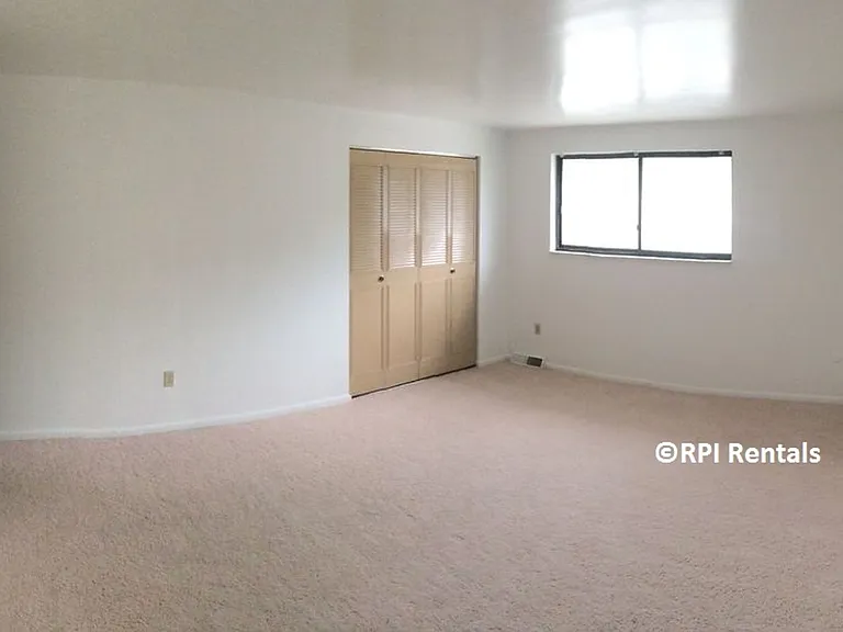 778 Locust Ridge Dr — Photo 3