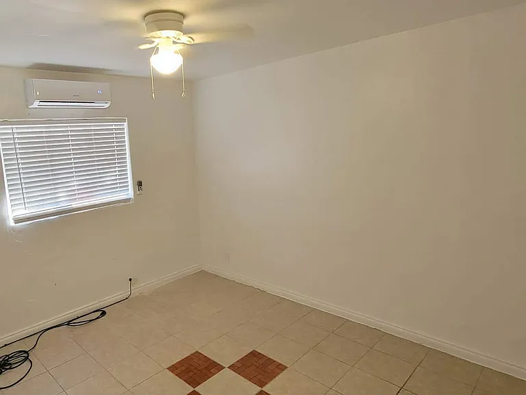 401 E Pastime Rd — Photo 3