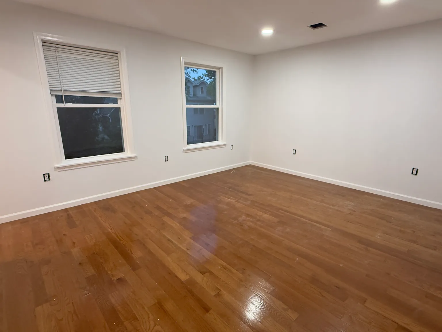 3 bed, 2500 sqft, $2,700 — Photo 4
