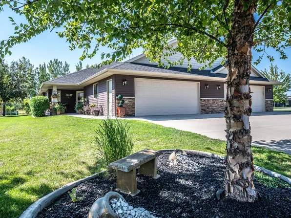 204 Ottawa Ave, Hutchinson, MN 55350