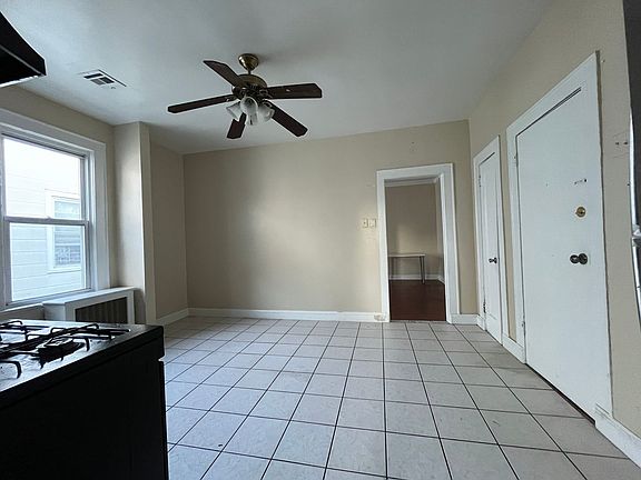 4th image of 1572-74 Leslie St #2R