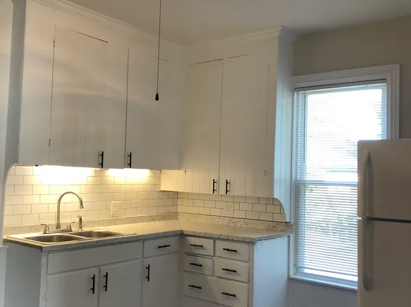 115 Limerock St APT 1, Rockland, ME 04841