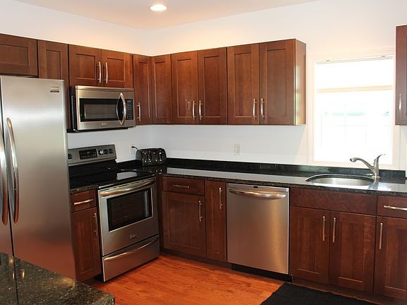 4th image of 54 W Circular St