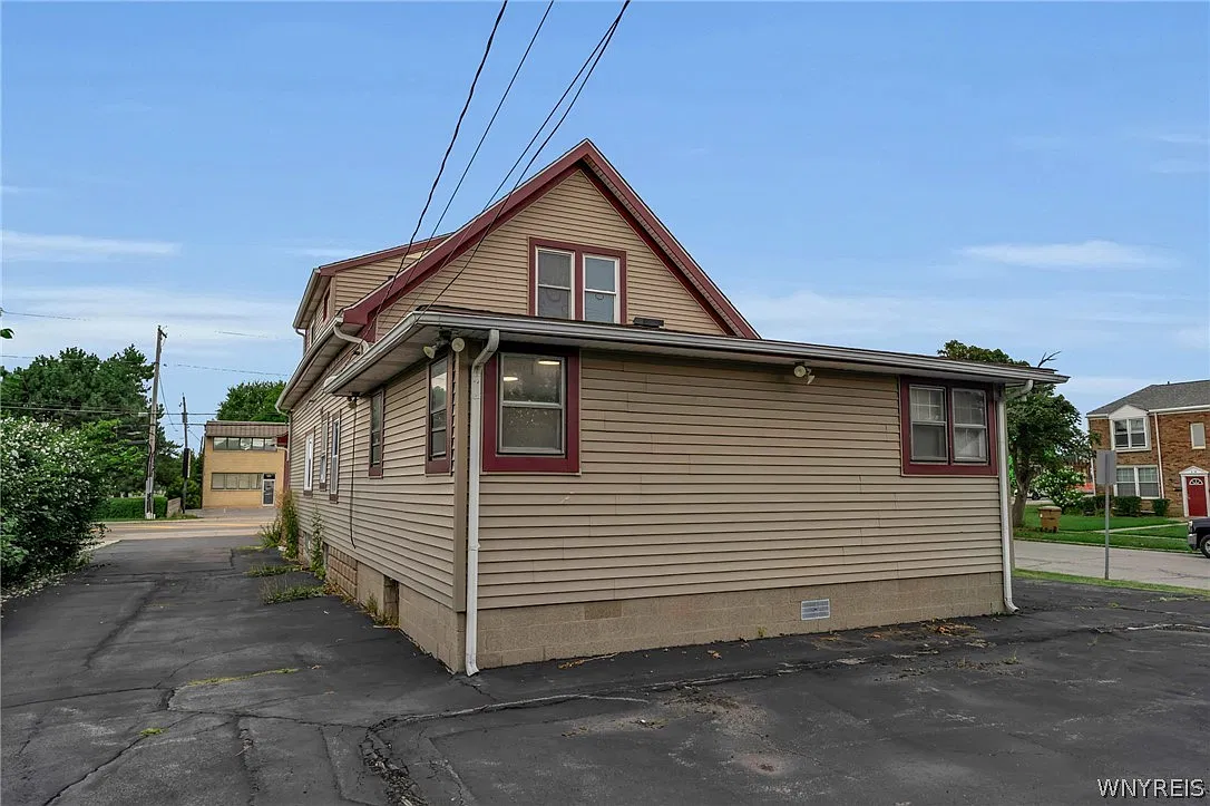 1 bed, 3.0 bath, 3515 sqft, $2,000 — Photo 3