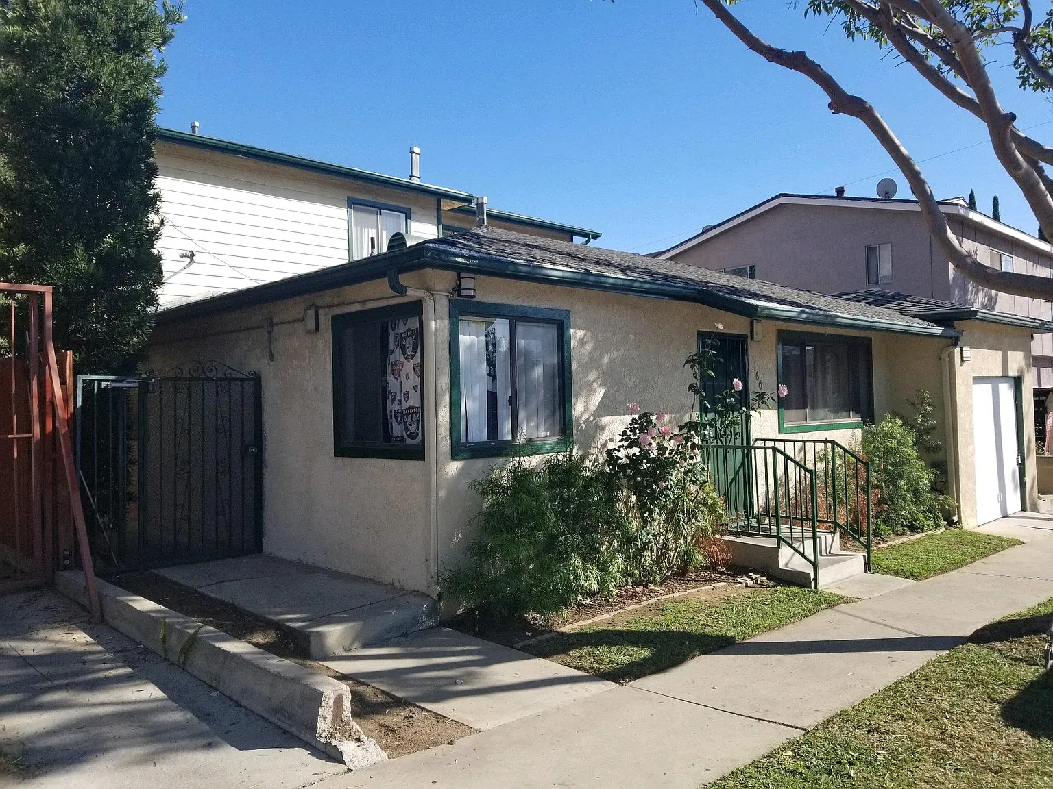2 bed, 900 sqft, $2,100 — Photo 1