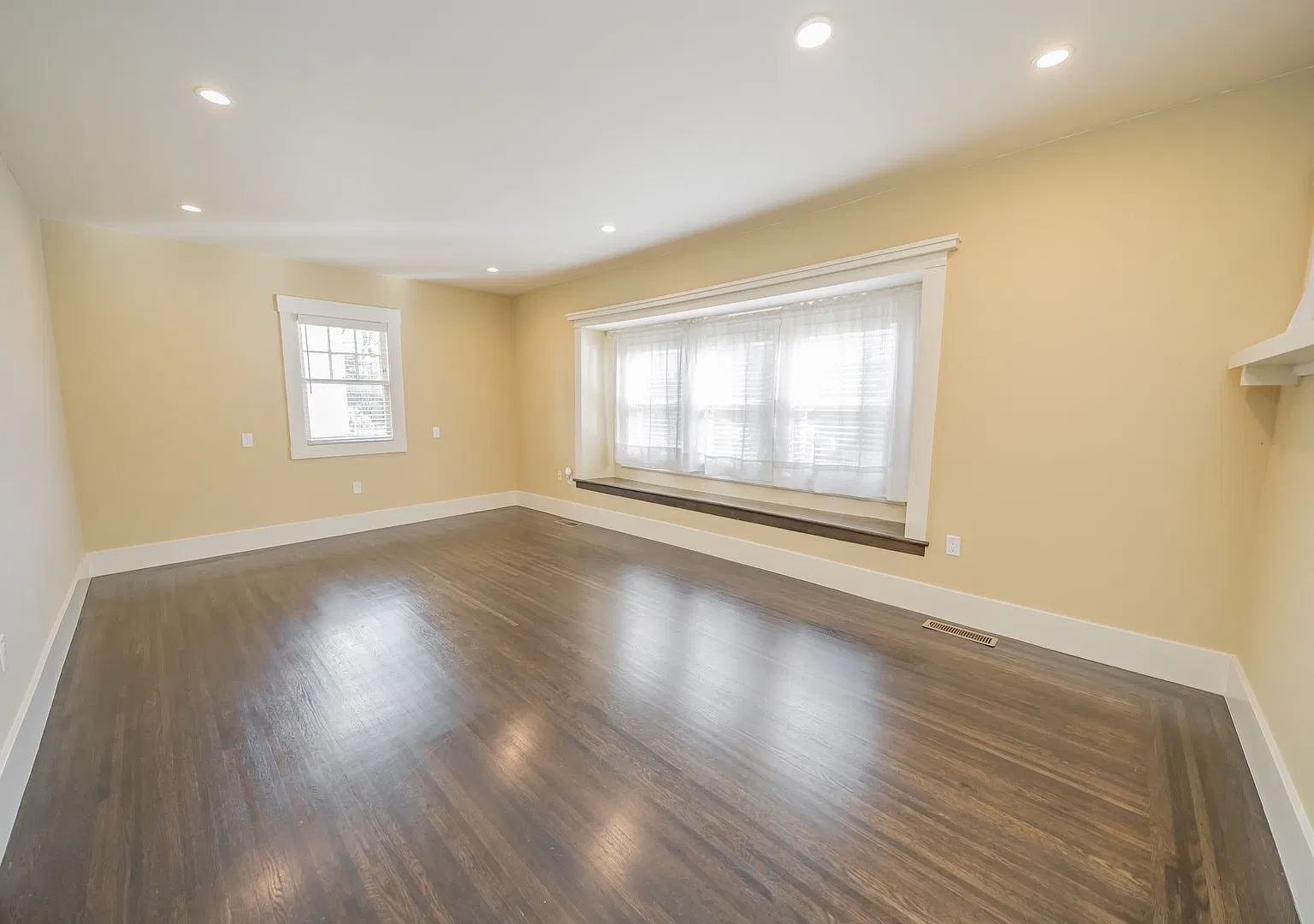 2209 Cedar Street — Photo 2