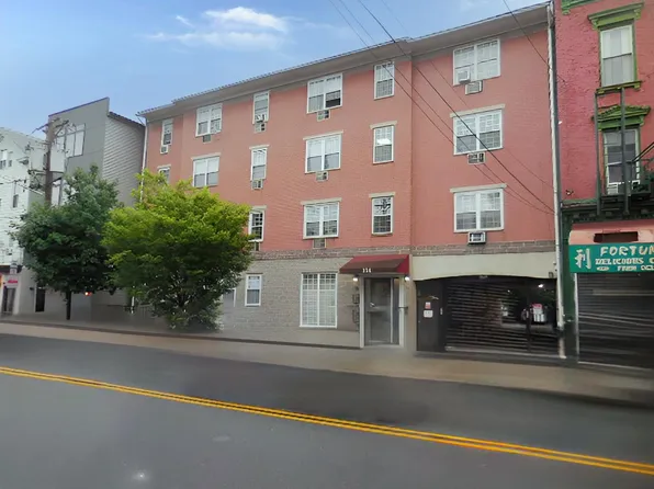 356 Palisade Avenue image 1 of 8