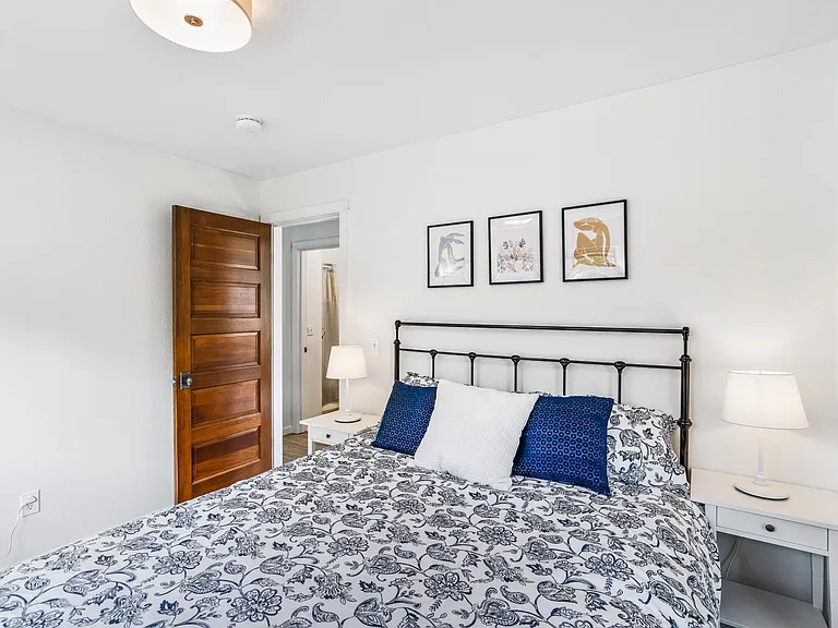 2478 NW Savier St #4 — Photo 9