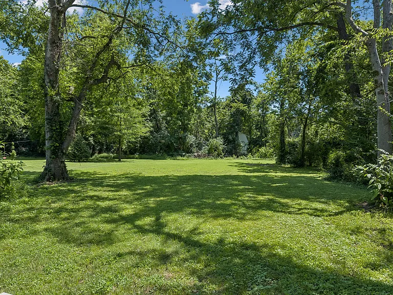 907 Westchester Dr — Photo 24