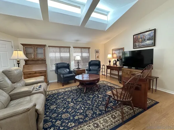 5446 Don Luis Dr, Carlsbad, CA 92010