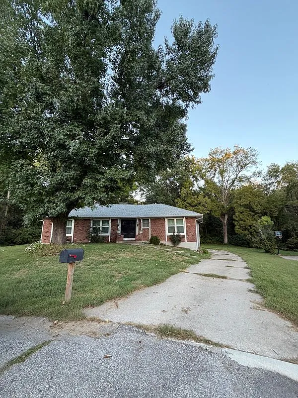 3 bed, 3.0 bath, 2735 sqft, $1,900 — Photo 2