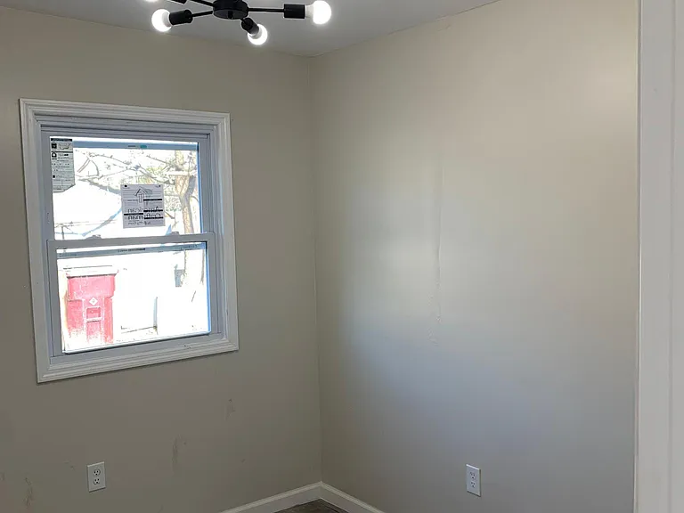 119 1st Ave — Photo 2