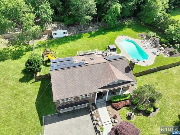 6 Sunrise Dr, Montvale, NJ 07645