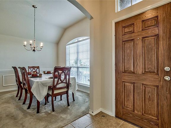 4th image of 1202 Camelot Dr