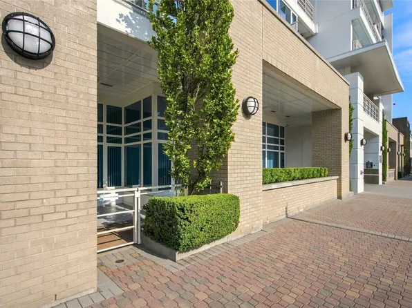 38 Front St #107, Nanaimo, BC V9R 0B8