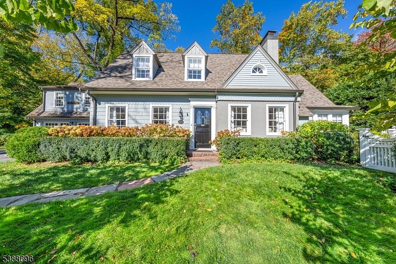 1st image of 423 Ridgewood Rd