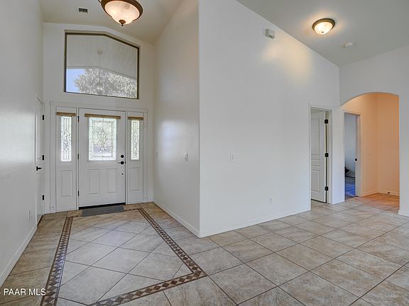 3rd image of 7539 N Outlook Ln