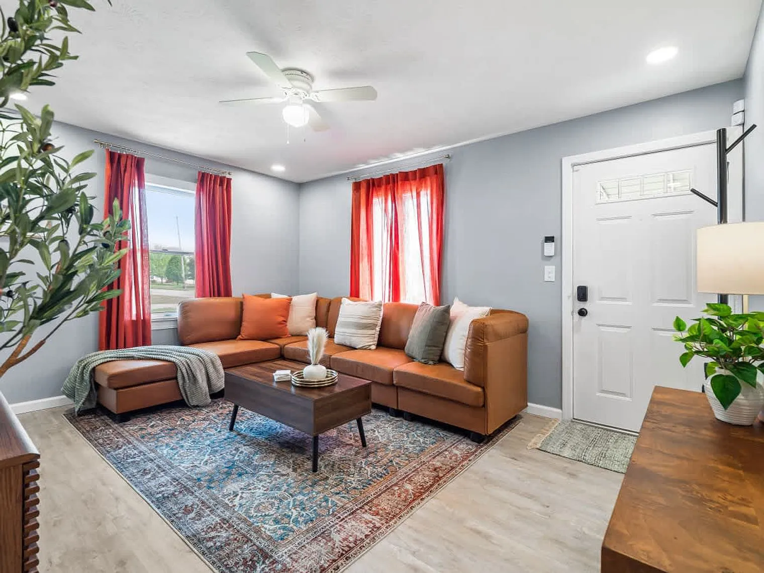 3 bed, 2.0 bath, 1517 sqft, $2,991 — Photo 1