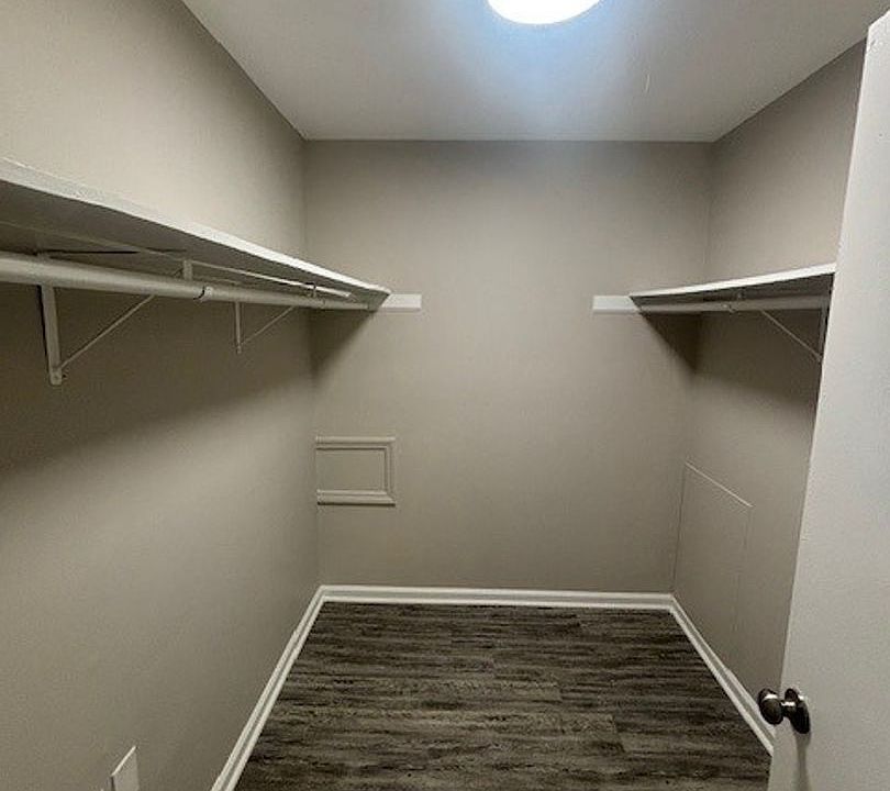 2nd image of 100 Hunter Hill Rd #8-D